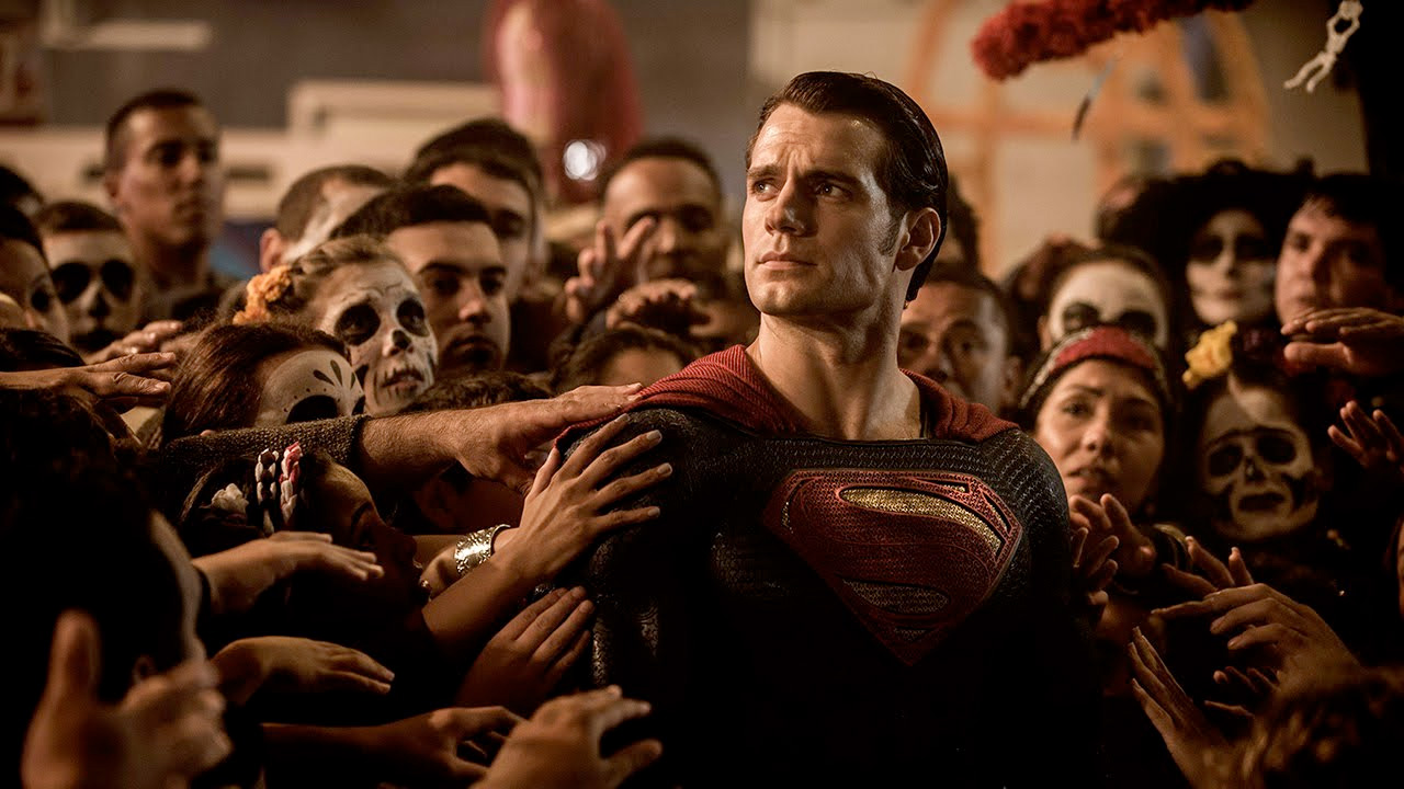In foto Henry Cavill (41 anni) Dall'articolo: Gli incassi calano, Batman V Superman rimane in testa.