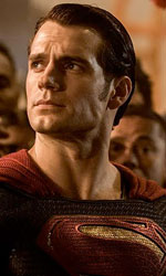 In foto Henry Cavill (41 anni) Dall'articolo: Gli incassi calano, Batman V Superman rimane in testa.