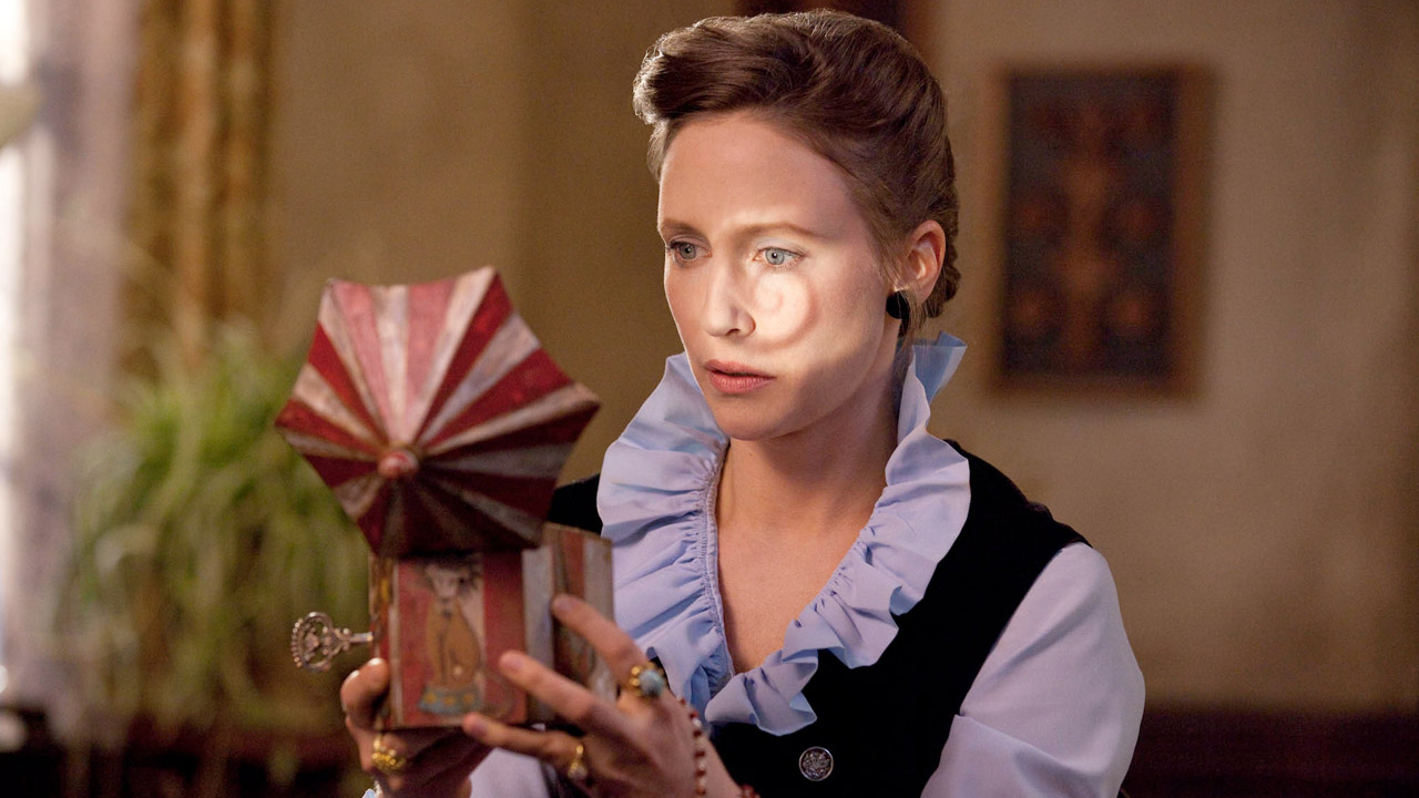 In foto Vera Farmiga (51 anni) Dall'articolo: Luned straordinario: trionfo azzurro contro la Spagna e oltre 100mila euro per The Conjuring.