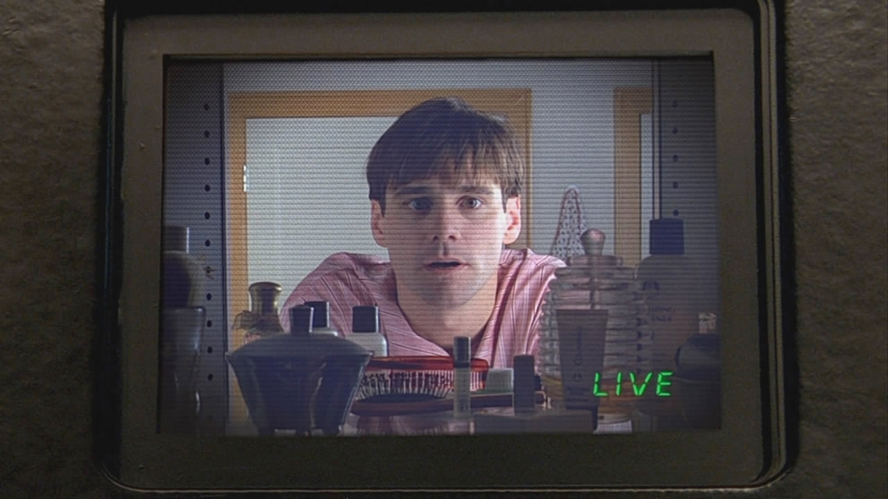 In foto Jim Carrey (62 anni) Dall'articolo: The Truman Show stasera su Nove.