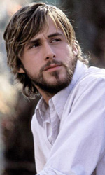 In foto Ryan Gosling (44 anni) Dall'articolo: Le pagine della nostra vita stasera su Rete 4.