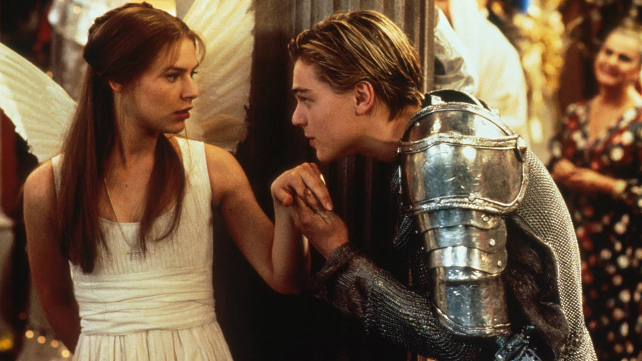 In foto Leonardo DiCaprio (50 anni) Dall'articolo: Romeo + Giulietta, il film stasera in tv su La5.