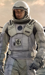 In foto Matthew McConaughey (55 anni) Dall'articolo: Interstellar, il film stasera in tv su Italia 1. Dall'articolo: Interstellar, il film stasera in tv su Canale 5.