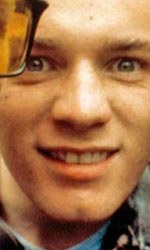 In foto Ewan McGregor (53 anni) Dall'articolo: Trainspotting, il film stasera in tv su Iris.