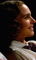 In foto Natalie Portman (43 anni) Dall'articolo: Planetarium, il trailer del film con Natalie Portman.