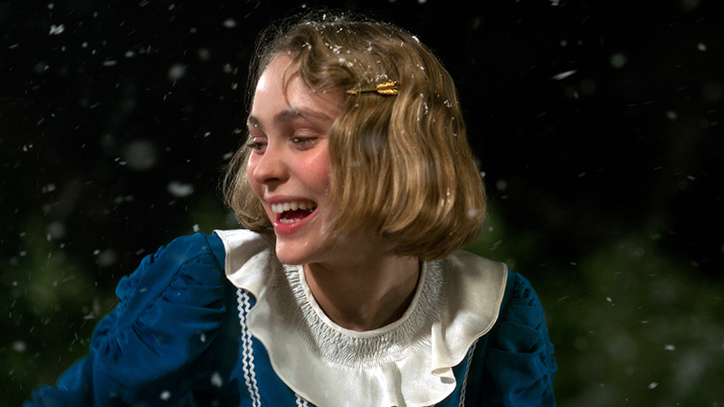 In foto Lily-Rose Depp (25 anni) Dall'articolo: Planetarium, il trailer del film con Natalie Portman.