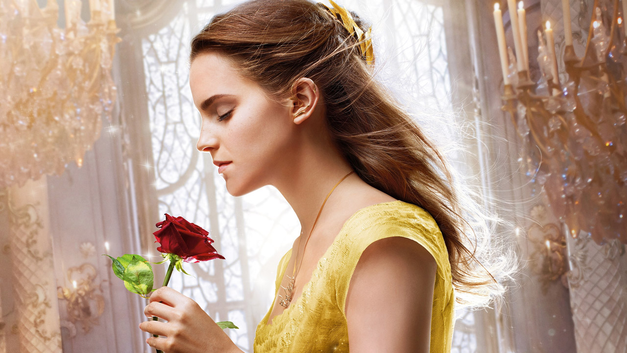 In foto Emma Watson (34 anni) Dall'articolo: La bella e la bestia esordisce al box office con oltre 800mila euro.