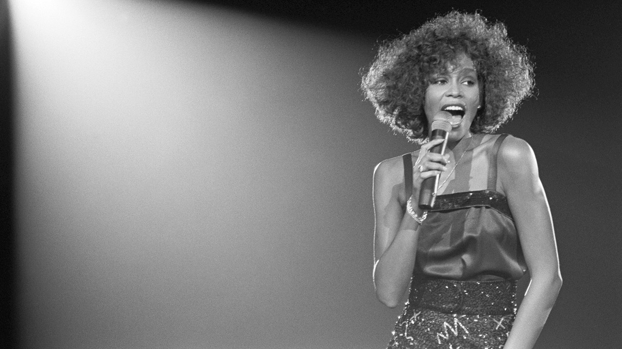In foto Whitney Houston Dall'articolo: Whitney Houston: da qualche parte oltre l'arcobaleno.