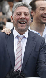 In foto Sergio Castellitto (70 anni) Dall'articolo: Una giornata Fortunata: flash a Cannes, primo posto al box office.