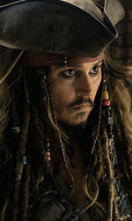 In foto Johnny Depp (61 anni) Dall'articolo: Italiani in gita, il box office piange. Sul podio rimane Pirati dei Caraibi.