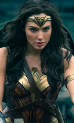 In foto Gal Gadot (39 anni) Dall'articolo: Wonder Woman stravince al box office USA,  il 5 miglior incasso dell'anno.