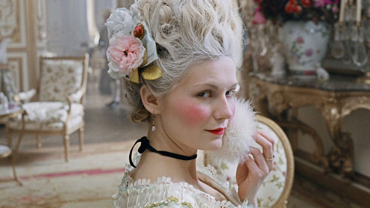 In foto Kirsten Dunst (42 anni) Dall'articolo: Marie Antoinette, il film stasera in TV su Nove.