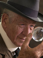 In foto Ian McKellen (85 anni) Dall'articolo: Mr. Holmes - Il mistero del caso irrisolto, il film stasera in tv su TV8.