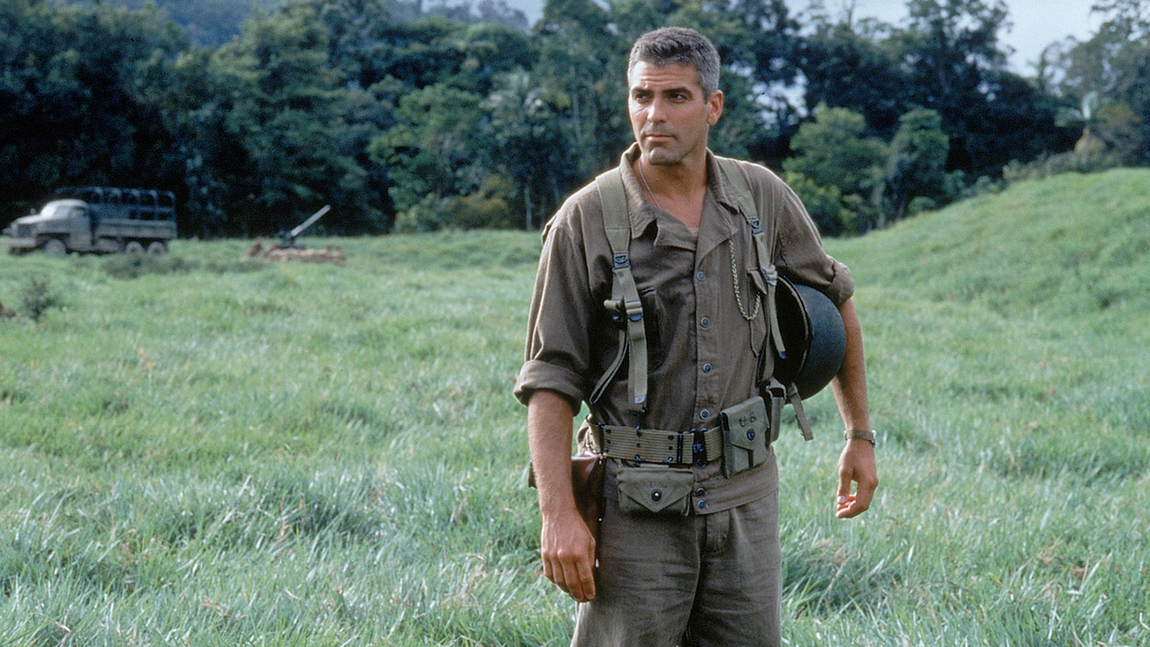 In foto George Clooney (63 anni) Dall'articolo: La sottile linea rossa, al cinema nel 1999 il film di Malick.