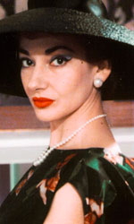 In foto Maria Callas (101 anni) Dall'articolo: Maria By Callas batte Rampage e sale al 1 posto.