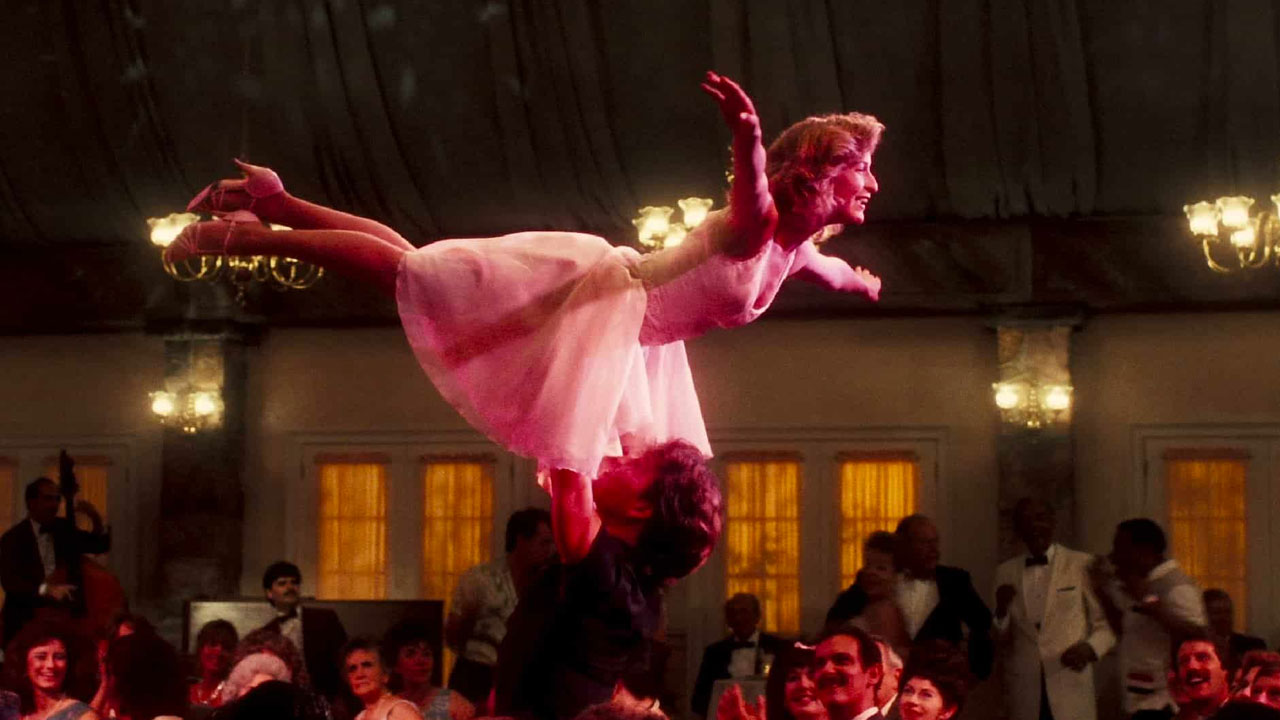 In foto Jennifer Grey (64 anni) Dall'articolo: Dirty Dancing - Balli proibiti, il film stasera in tv su Italia 1.