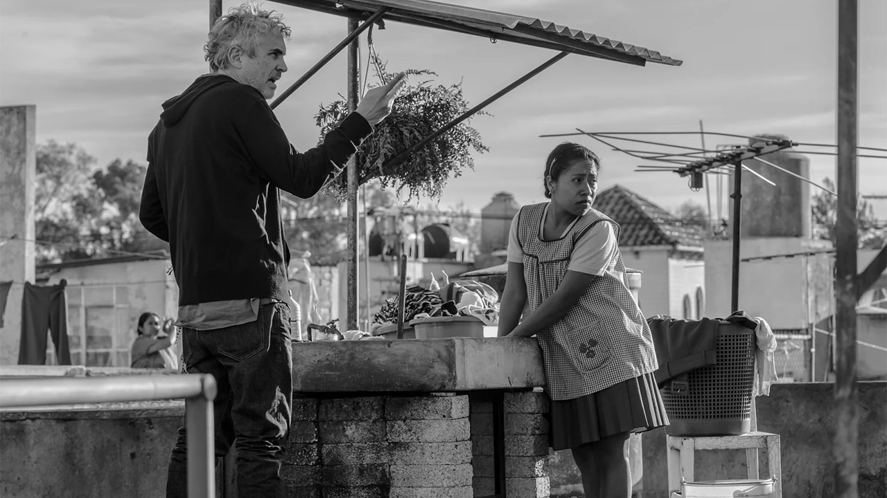 In foto Alfonso Cuarn (63 anni) Dall'articolo: Roma, il primo trailer del film di Cuarn in concorso a Venezia 75.