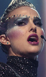 In foto Natalie Portman (44 anni) Dall'articolo: Vox Lux, un melodramma metaforico girato in un 35 millimetri materico.