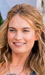 In foto Lily James (35 anni) Dall'articolo: Ci risiamo, Mamma mia  primo al Box Office.