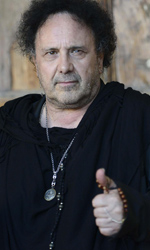 In foto Enzo Avitabile (69 anni) Dall'articolo: Enzo Avitabile, un patrimonio vivente della musica napoletana.
