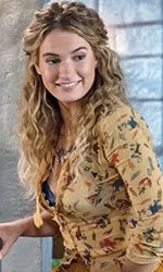 In foto Lily James (35 anni) Dall'articolo: Mamma mia - Ci risiamo!, su IBS il dvd di un film-circo ricco di sorprese e di attese.