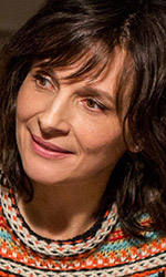 In foto Juliette Binoche (60 anni) Dall'articolo: Il gioco delle coppie, il trailer italiano del film.