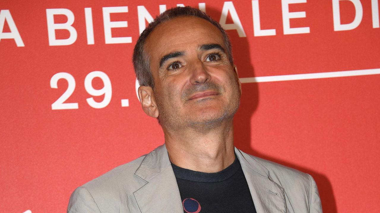 In foto Olivier Assayas (69 anni) Dall'articolo: Olivier Assayas, autore in stato di grazia per Il gioco delle coppie.