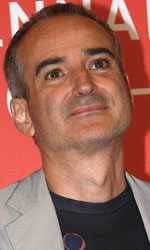 In foto Olivier Assayas (69 anni) Dall'articolo: Olivier Assayas, autore in stato di grazia per Il gioco delle coppie.