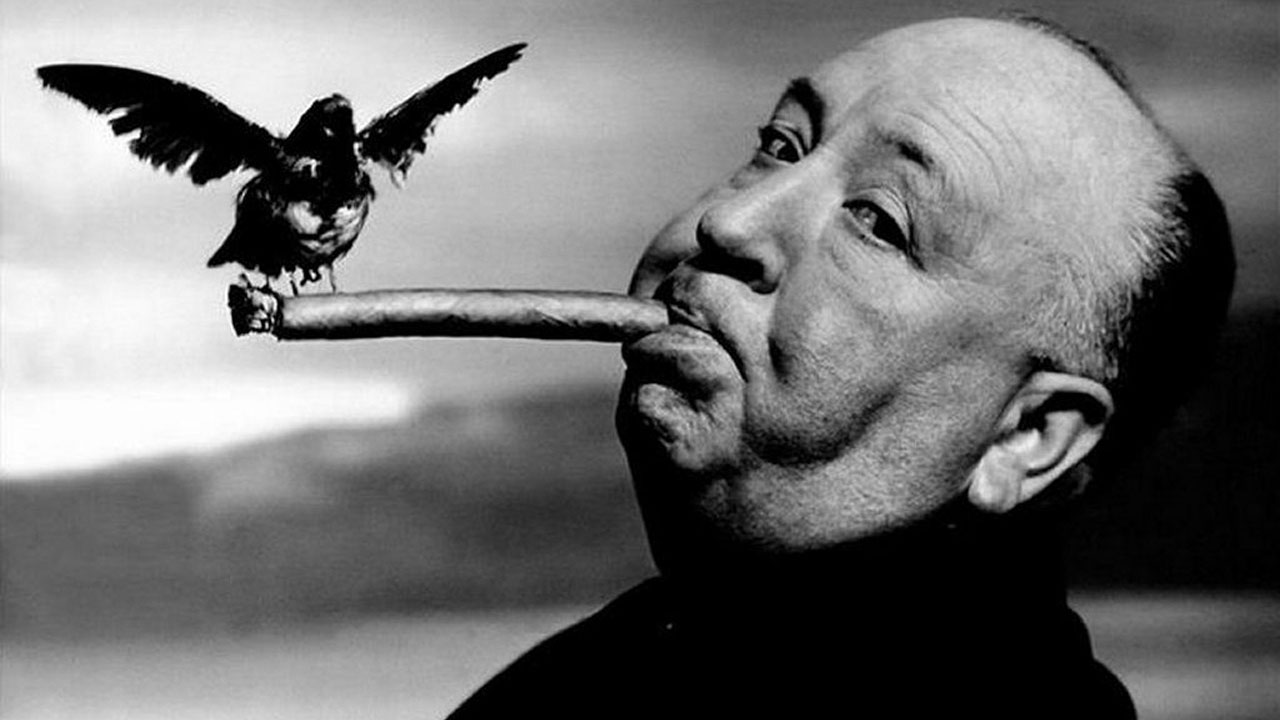 In foto Alfred Hitchcock Dall'articolo: Gli uccelli, il trailer italiano del film [HD].