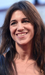 In foto Charlotte Gainsbourg (53 anni) Dall'articolo: Charlotte Gainsbourg, madre tenace ne La promessa dell'alba.