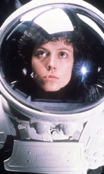 In foto Sigourney Weaver (75 anni) Dall'articolo: Alien e la valorizzazione tardiva di un caposaldo del genere sci-fi.