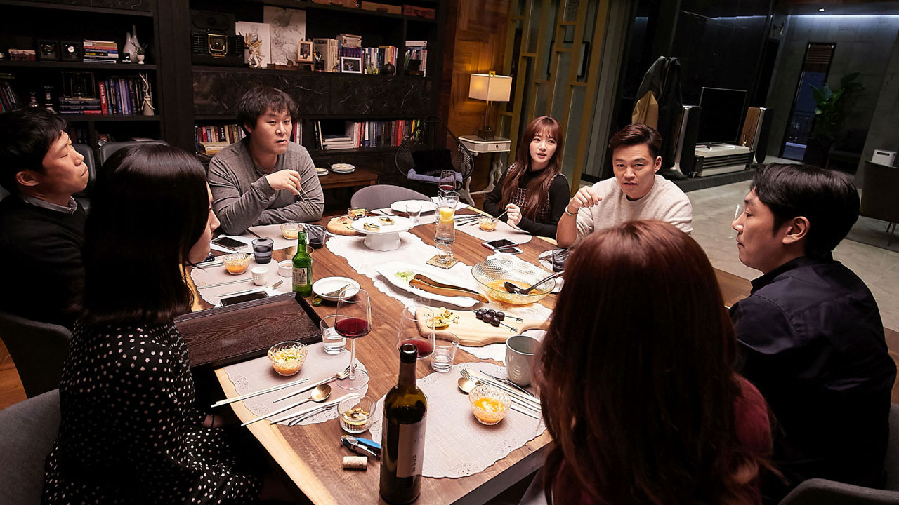 In foto Hae-jin Yoo (54 anni) Dall'articolo: Intimate Strangers, un remake shot-for-shot di Perfetti Sconosciuti..