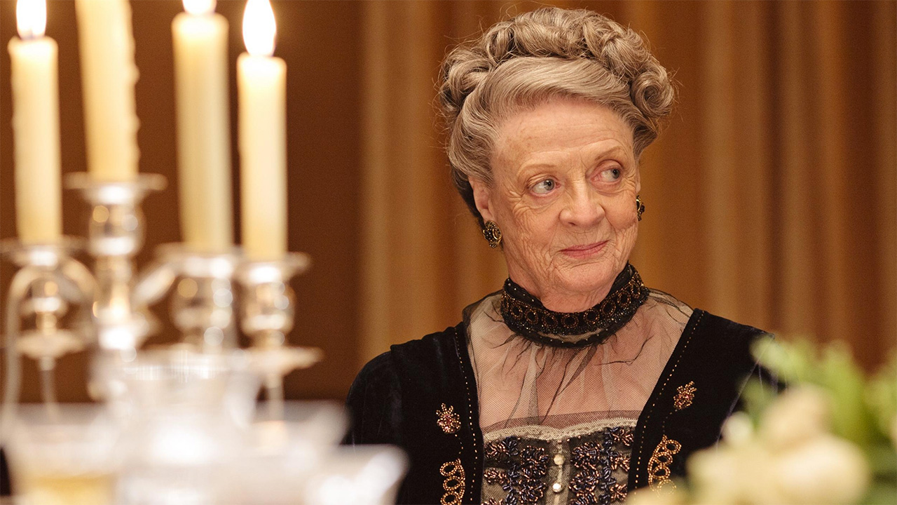 In foto Maggie Smith (89 anni) Dall'articolo: Downton Abbey, il cinema è pronto ad accogliere la famiglia Crawley.