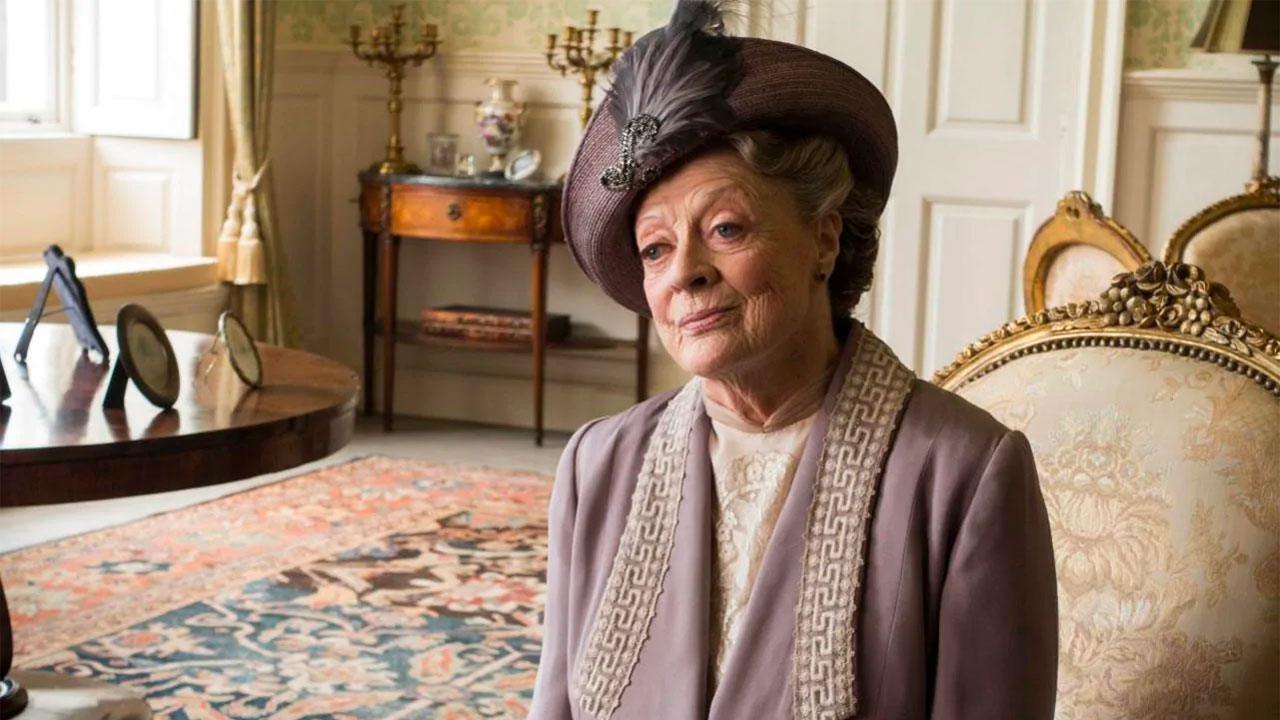 In foto Maggie Smith (89 anni) Dall'articolo: Downton Abbey, il primo trailer italiano del film [HD].