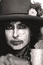 In foto Bob Dylan (84 anni) Dall'articolo: Martin Scorsese Racconta Bob Dylan, il trailer italiano del film [HD].
