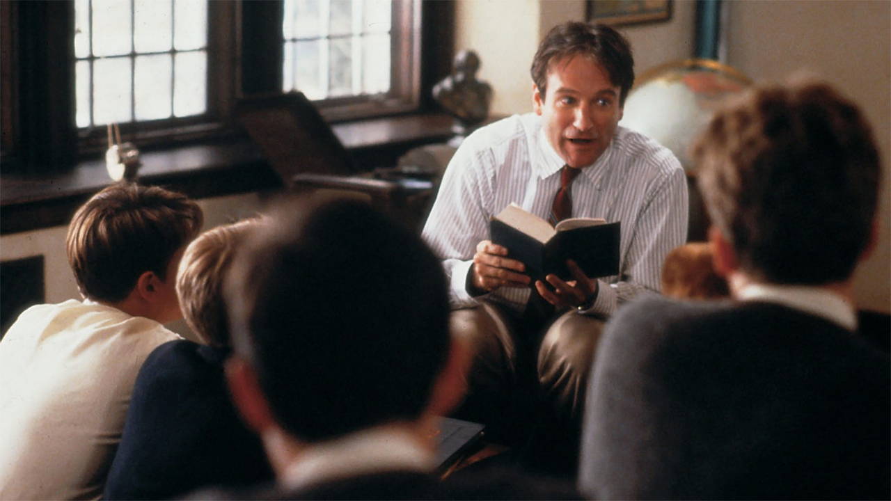 In foto Robin Williams Dall'articolo: L'attimo fuggente, a 30 anni dall'uscita arriva la pice teatrale.