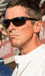 In foto Christian Bale (50 anni) Dall'articolo: Le Mans '66 - La Grande Sfida, il trailer italiano ufficiale del film [HD]. Dall'articolo: Le Mans '66: un team di professionisti per un unico grande obiettivo, battere la Ferrari.