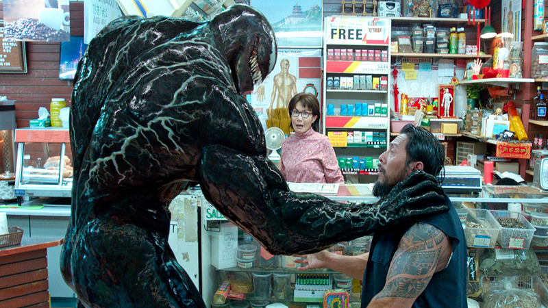 In foto Tom Hardy (46 anni) Dall'articolo: Venom, cinecomic che spiazza e mina le certezze dello spettatore.