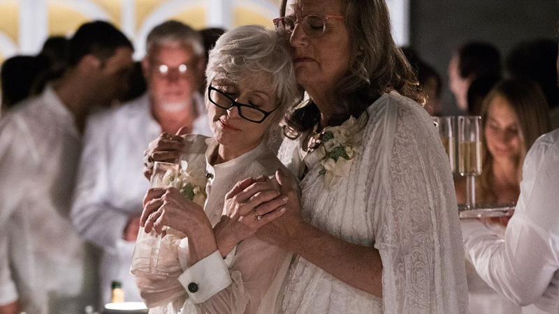 In foto una scena della serie Transparent. -  Dall'articolo: Transparent, il finale  un sorprendente e fantasioso musical di due ore.