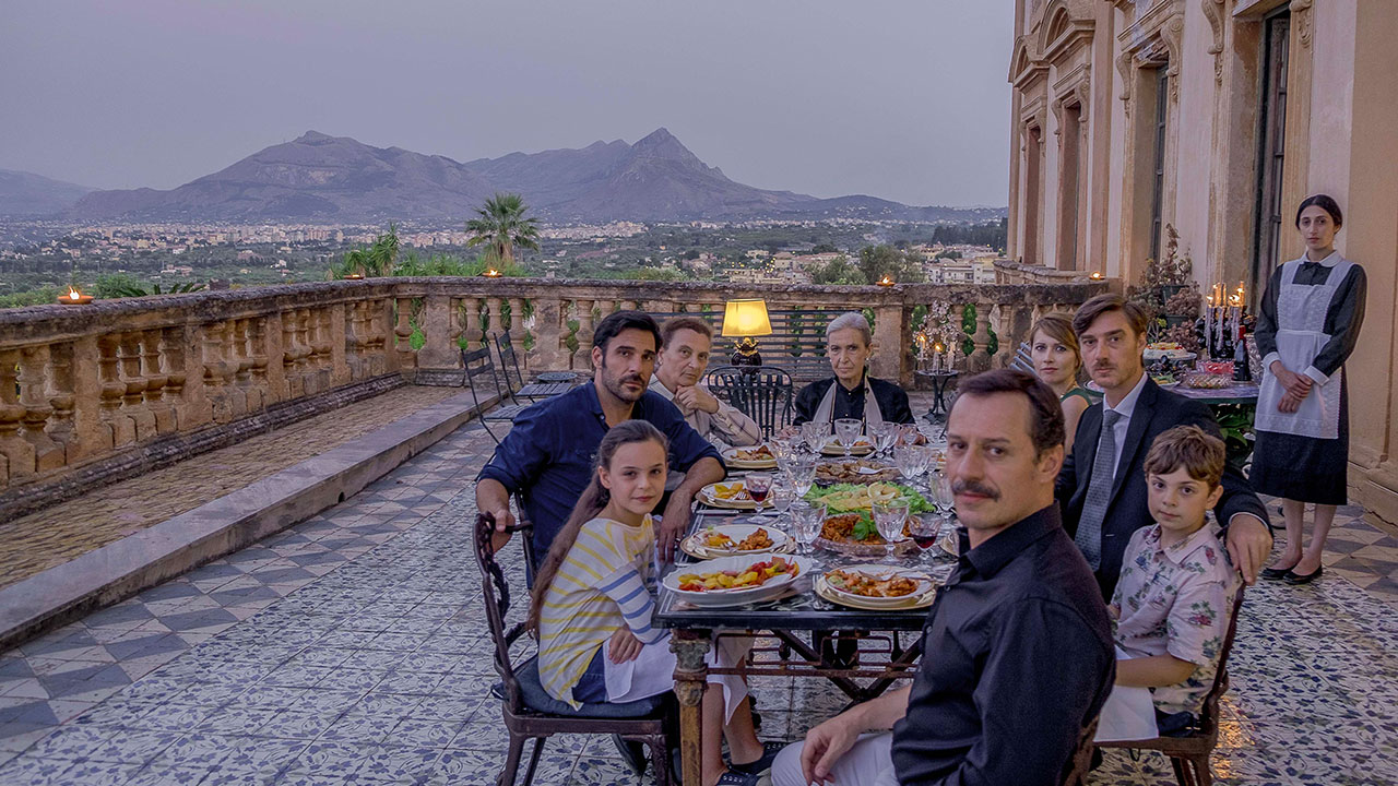 In foto Stefano Accorsi (54 anni) Dall'articolo: La Dea Fortuna, il teaser trailer del film [HD].