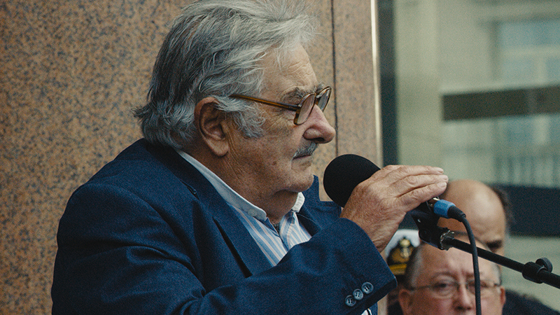 In foto una scena del film Pepe Mujica - Una vita suprema. -  Dall'articolo: Pepe Mujica: il problema non sono i soldi, il problema  nella testa.