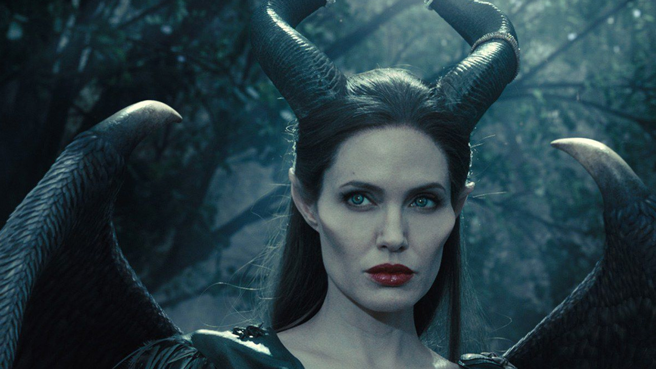 In foto Angelina Jolie (49 anni) Dall'articolo: Maleficent 2 ancora in testa al Box Office, ma Joker rimane in agguato.