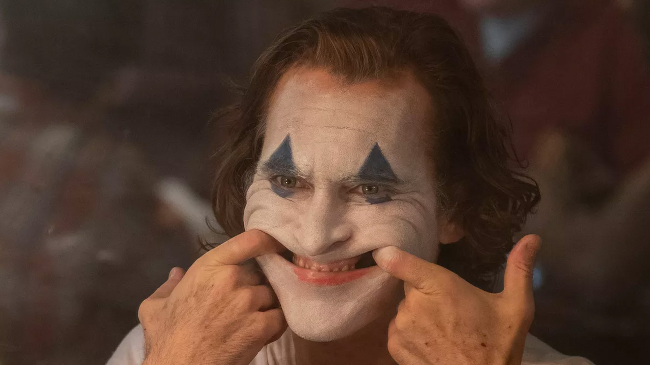 In foto Joaquin Phoenix (49 anni) Dall'articolo: Il fenomeno Joker continua: raggiunti anche i 25,8 milioni totali.