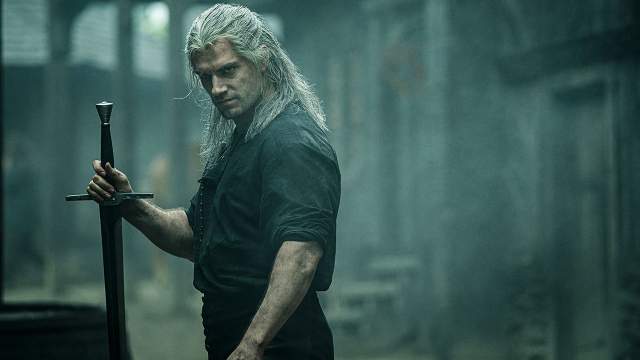 In foto Henry Cavill (41 anni) Dall'articolo: The Witcher, il trailer ufficiale italiano della serie [HD].
