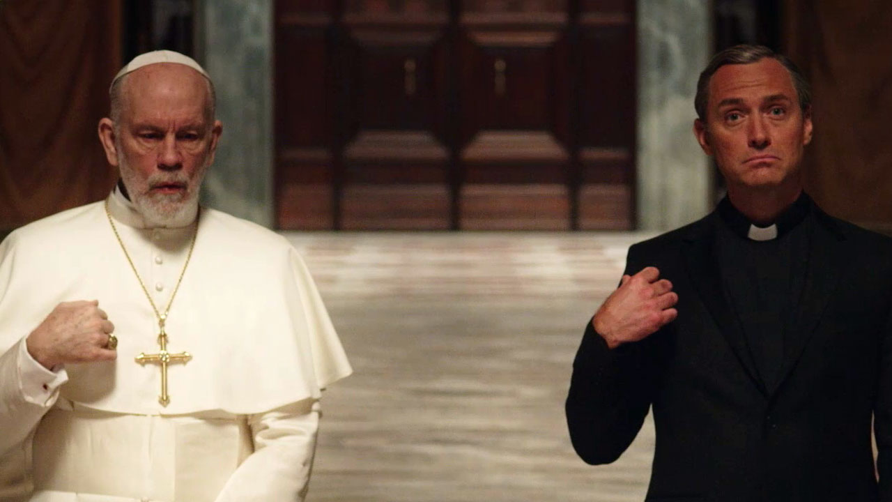 In foto Jude Law (50 anni) Dall'articolo: The New Pope, il trailer finale della serie [HD].