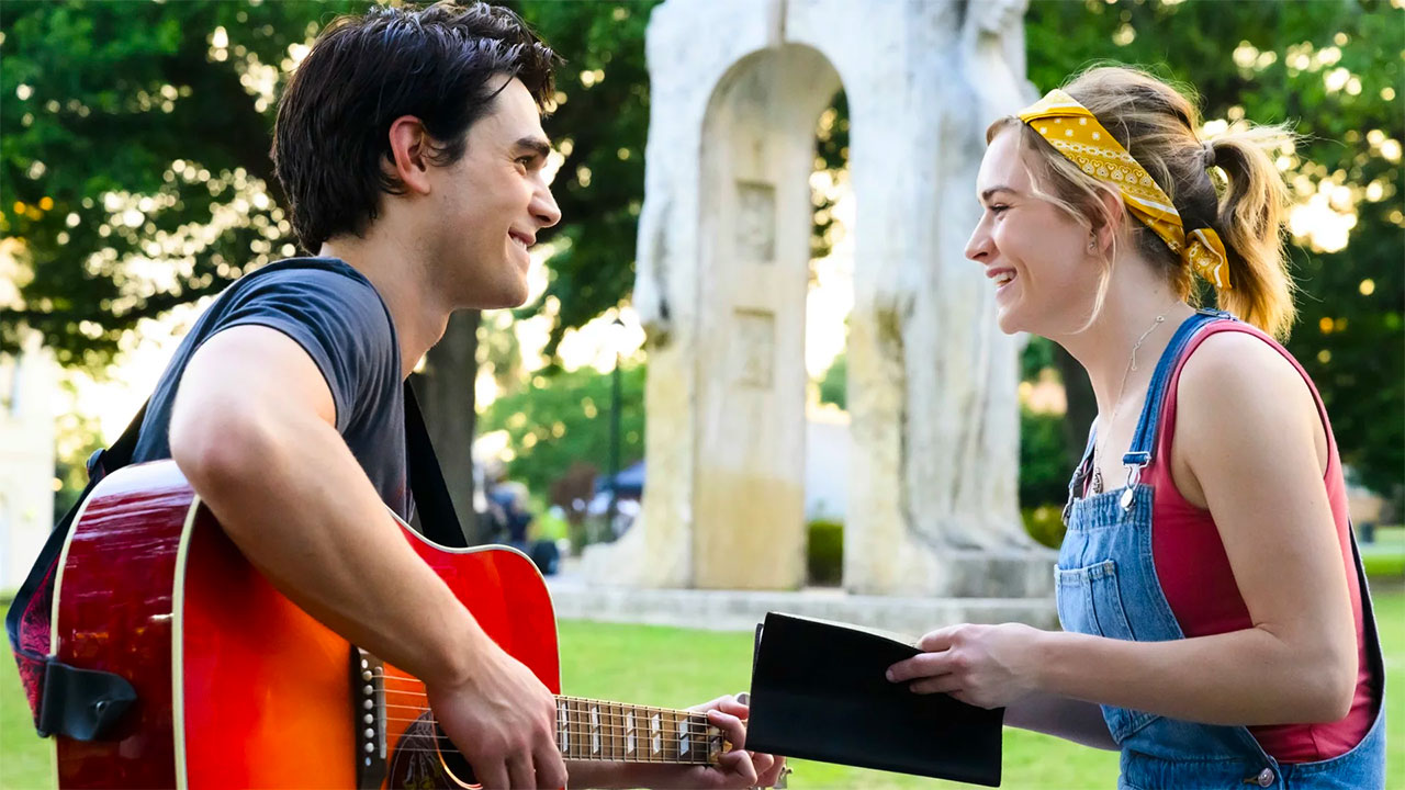 In foto K.J. Apa (28 anni) Dall'articolo: Cosa mi lasci di te, il nuovo trailer italiano del film [HD].