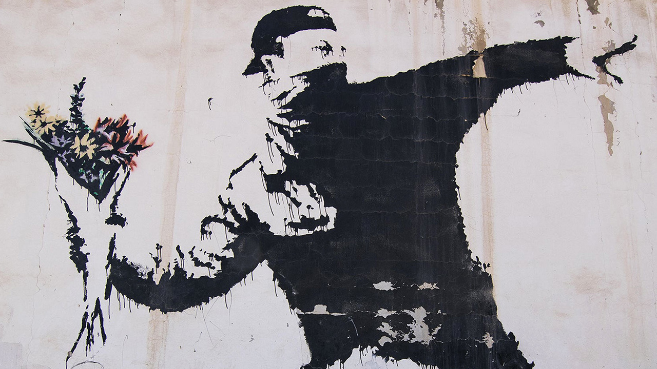  Dall'articolo: Banksy - L'arte della ribellione, un doc che indaga sul mistero dell'artista di Bristol.