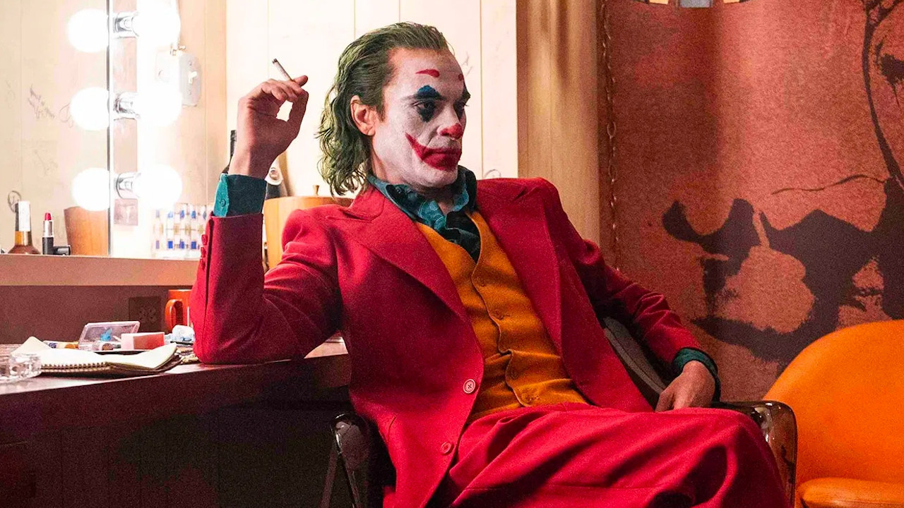 In foto Joaquin Phoenix (50 anni) Dall'articolo: Joker torna a vincere e si posiziona al primo posto con circa 3mila euro.