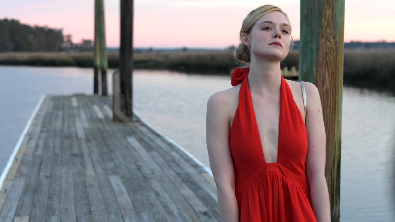 In foto Elle Fanning (26 anni) Dall'articolo: Galveston, trailer e poster italiani del film con Elle Fanning e Ben Foster.