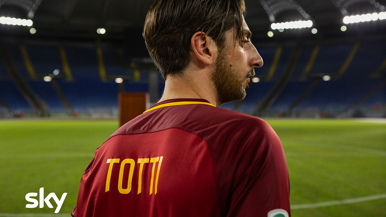 In foto Pietro Castellitto (33 anni) Dall'articolo: Speravo de mor prima - La serie su Francesco Totti, la prima foto ufficiale.